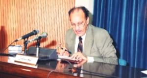 &ldquo;إعادة تنظيم الدولة ومشاكل البناء الديمقراطي&rdquo; مقال للمستشار البشري