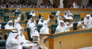 جدل في الكويت حول مادة تفرض الالتزام بالشريعة الإسلامية عند ممارسة حق الانتخاب والترشيح